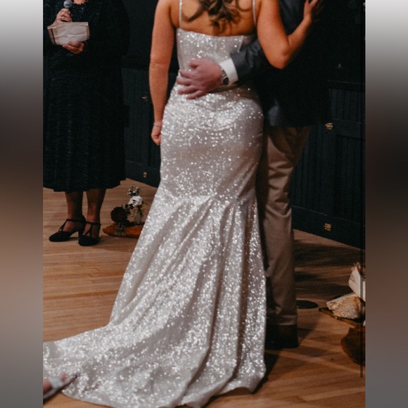 Wedding dress worn in September 2023. Only altered for length. I am 5’5” - Picture 7 of 7